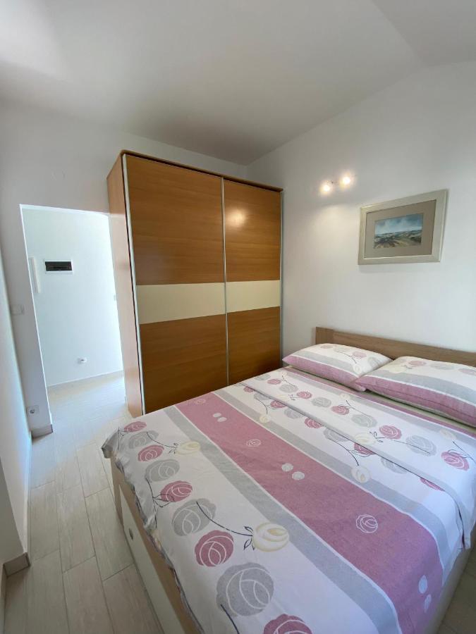 Apartman Cukar II Pula Lägenhet Exteriör bild